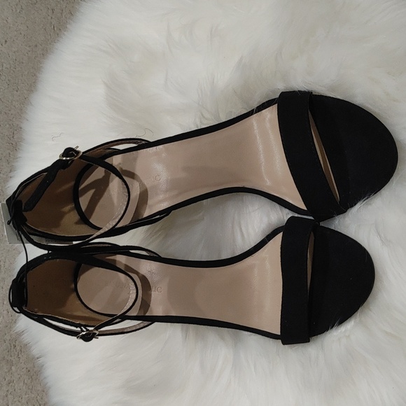 Banana Republic Strappy Heeled Sandal 7 - Picture 2 of 6